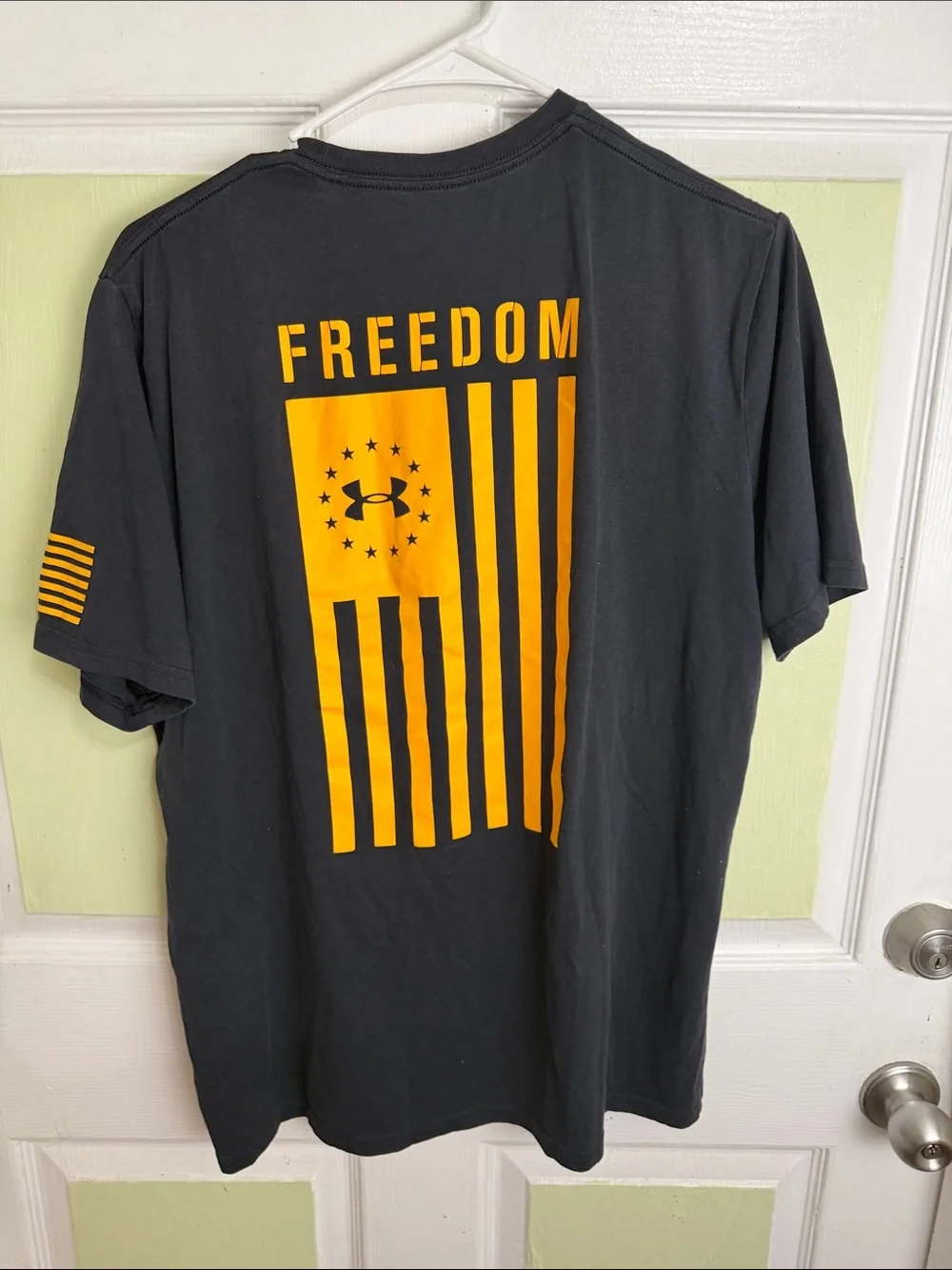 (2358) Under Armour Men’s Black Short Sleeve Tee /Yellow Logo and Sleeve Flag